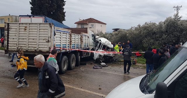 İzmir’de korkunç kaza: 1 ölü, 4 yaralı