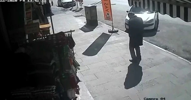 Kaldırımda yürürken hayatını kaybetti