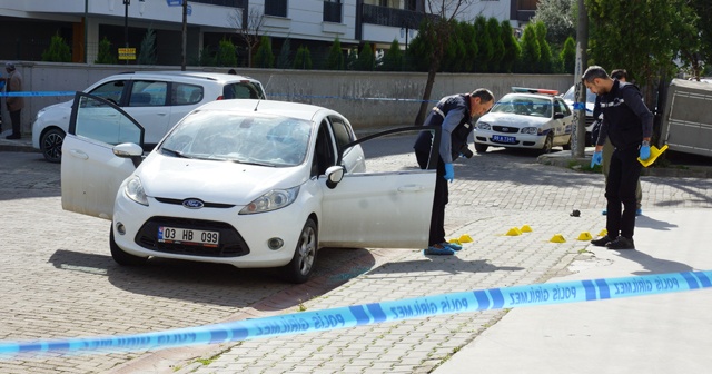 Kız arkadaşı ve annesine kurşun yağdırdı