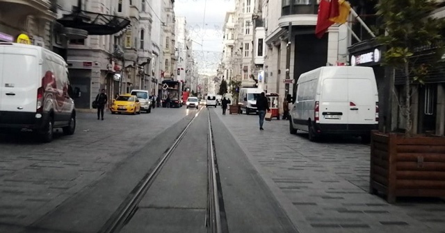 Korona virüs nedeniyle İstanbul&#039;un caddeleri boş kaldı