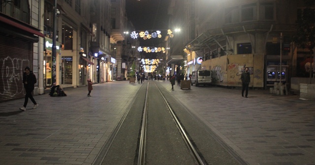 Koronavirüs nedeniyle İstiklal Caddesi ve Taksim Meydanı boş kaldı