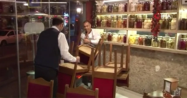 Lokantalar yayınlanan genelge sonrası masalarını topladı