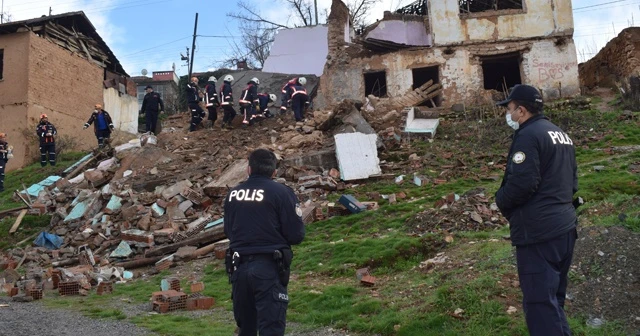 Malatya'da 2 katlı ev çöktü