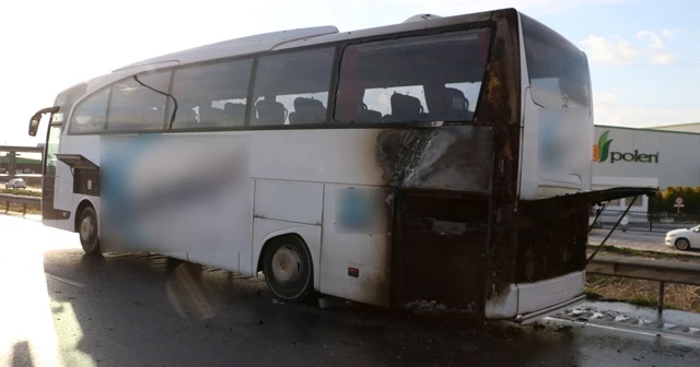 Manisa’da seyir halindeki otobüs alev aldı