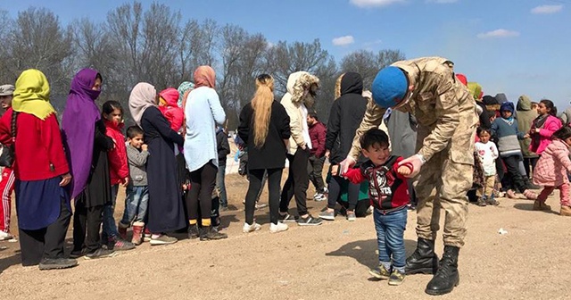 Mehmetçiğin merhameti yürek ısıttı