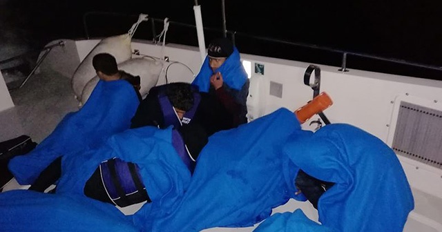 Muğla&#039;da Türk kara sularına geri itilen sığınmacılar kurtarıldı