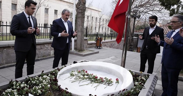 Muhsin Yazıcıoğlu kabri başında anıldı