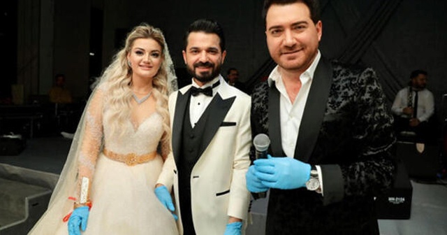 Murat Kurşun&#039;dan eldivenli konser