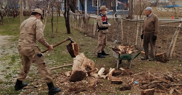Odun kıran askerler gönüllere taht kurdu