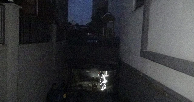 Otoparkta araçlar yandı, sahipleri birbirine girdi
