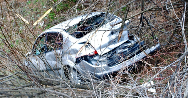 Şarampole uçan otomobilden burnu kanamadan çıktı