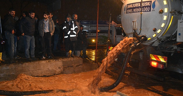 Siverek&#039;te evler sular altında kaldı, 30 büyükbaş hayvan telef oldu