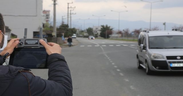 Sokağa çıkma yasağı olan vatandaşlar ‘drone’ ile denetlendi