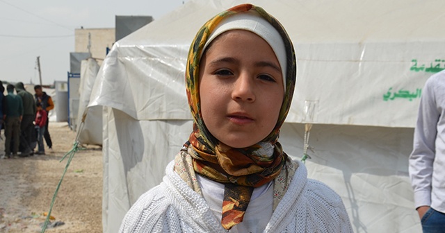 Suriyeli küçük Esma okuyup ülkesini yeniden inşa etmek istiyor