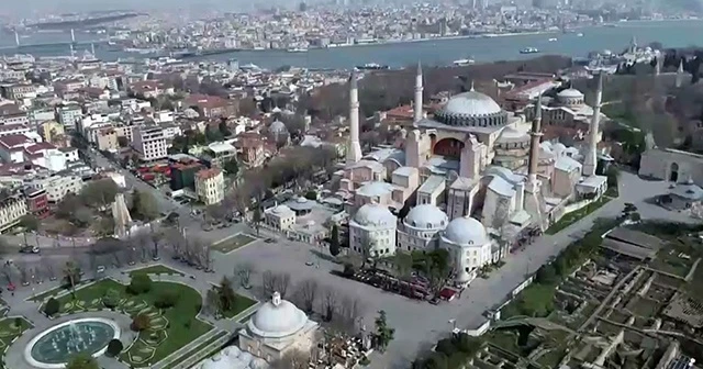 Tarihi Sultanahmet Meydanı tarihin en sakin günlerini geçiriyor