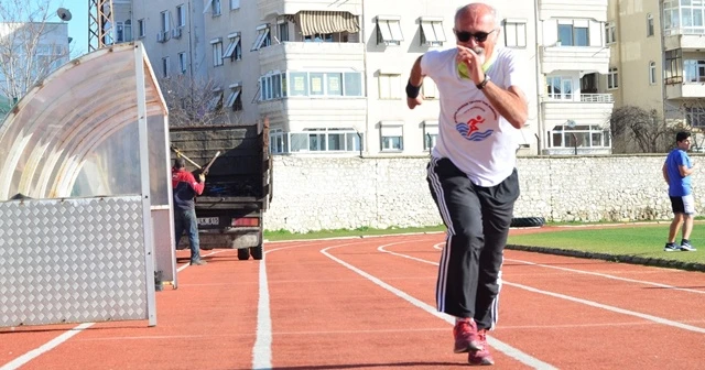 Üç torun sahibi, 66 yaşında, rekoru hala kırılamıyor