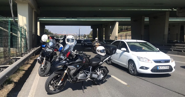 Üst geçitten damlayan su kaza yaptırdı: 2 polis yaralı