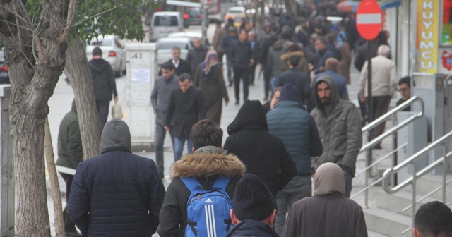 Vatandaşların sokakta yoğunluğu dikkat çekti