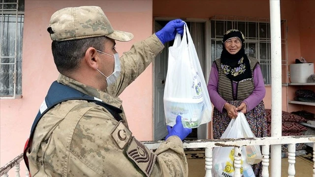 Vefa destek grupları 569 bin hanenin ihtiyacına koştu