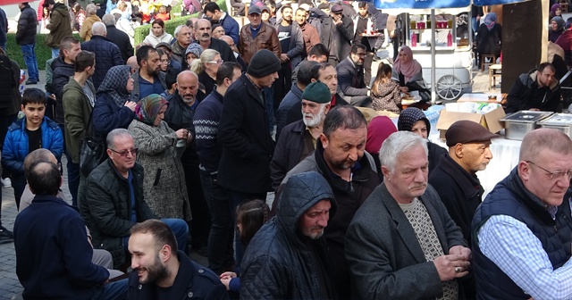 Yılda bir defa pişen çorba için yüzlerce metre kuyruk