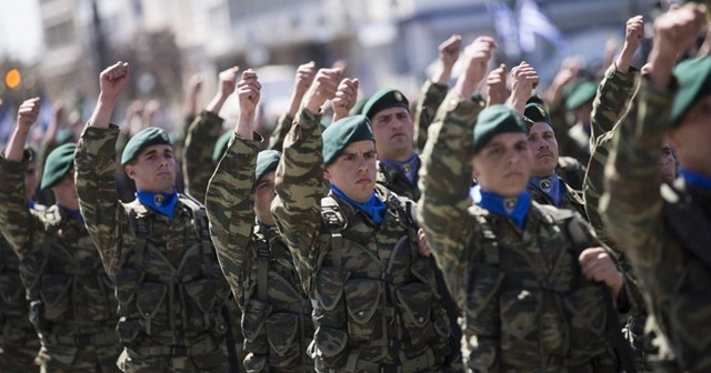 Yunanistan&#039;da koronavirüs orduya sıçradı