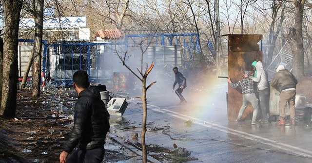 Yunanistan&#039;ın sığınmacılara sert müdahalesi sürüyor