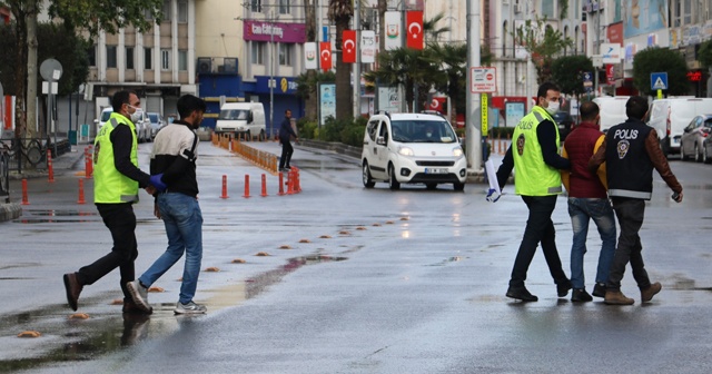 &#039;Yaşasın özgürlük&#039; diyerek sokağa çıktı, 3 bin 150 lira ceza yedi