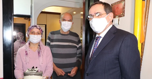 42. evlilik yıl dönümlerinde sokağa çıkamayan çifte sürpriz