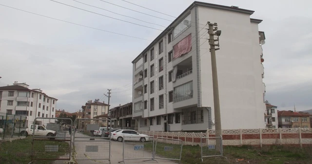 5 katlı apartmana korona karantinası