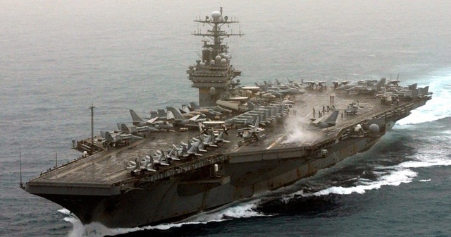 ABD, uçak gemisinden 2 bin 700 askerini tahliye ediyor