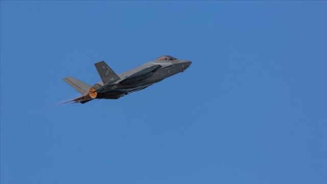 Amerikan F35 savaş uçakları Filipin Denizi&#039;nde eğitim uçuşu yaptı