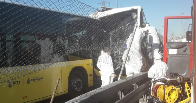 Avcılar&#039;da iki metrobüs kafa kafaya çarpıştı