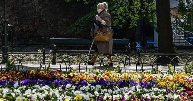 Avrupa ülkeleri Kovid-19 tedbirlerini kademeli olarak kaldırmayı sürdürüyor