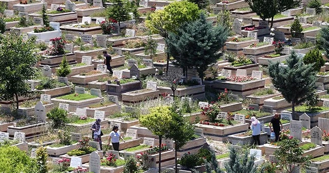 Başkentte mezarlıklar Kovid-19 nedeniyle ziyarete kapatıldı