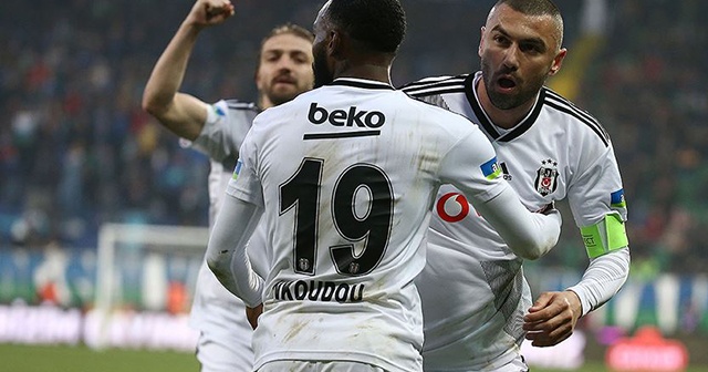 Beşiktaşlı N&#039;Koudou&#039;dan Burak Yılmaz&#039;a asist göndermesi