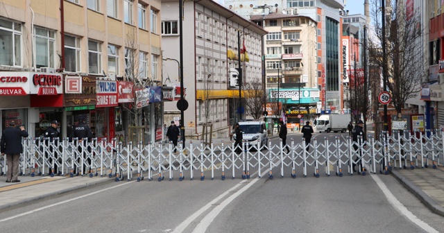 Bu caddede sokağa çıkmak yasak