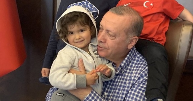 Cumhurbaşkanı Erdoğan&#039;dan, 23 Nisan&#039;a özel poz! Beğeni yağmuruna tutuldu