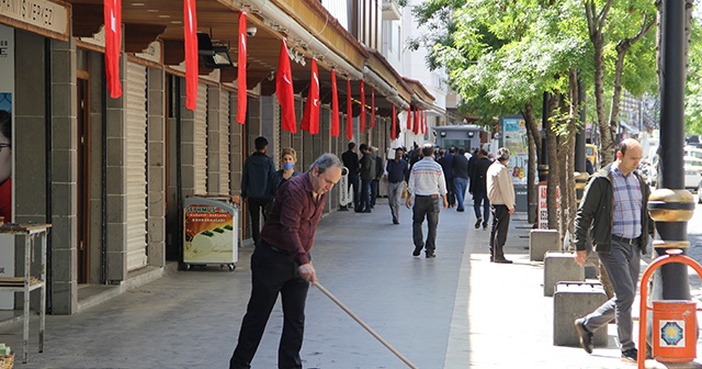 Diyarbakır’da kısıtlama sonrası vatandaşlar sokağa akın etti