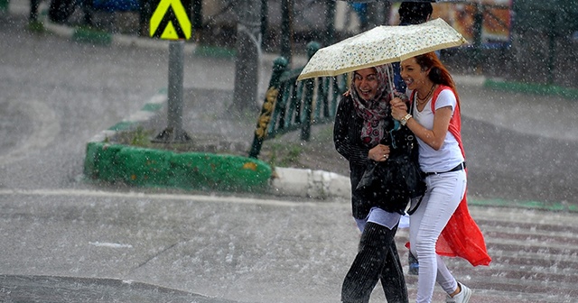 Doğu Karadeniz’de aralıklı sağanak yağış