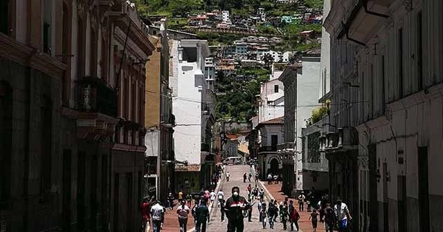 Ekvador'da Kovid-19'un merkez üssü Guayaquil'de ev ve hastanelerden 1424 ceset toplandı