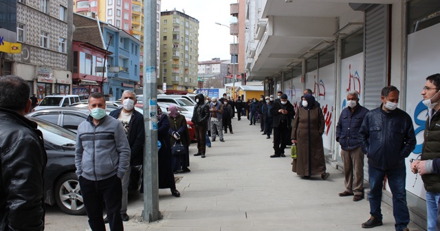 Erzurum’da Ramazan öncesi ucuz et kuyruğu