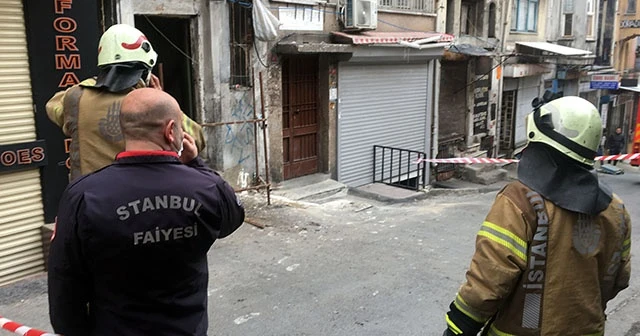 Fatih’te bir binada çökme meydana geldi