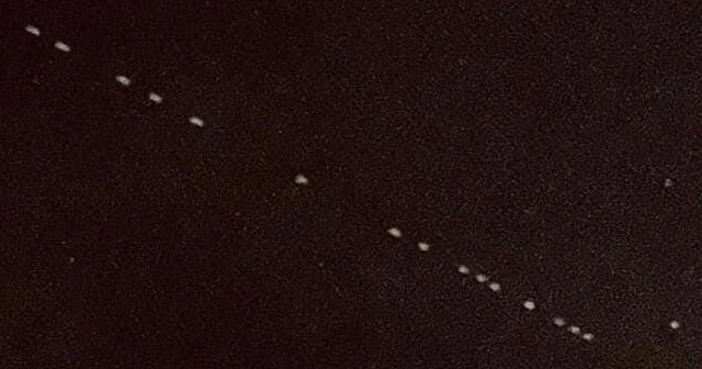 Gökyüzünde gece görülen hareket halindeki ışıklar heyecana yol açtı