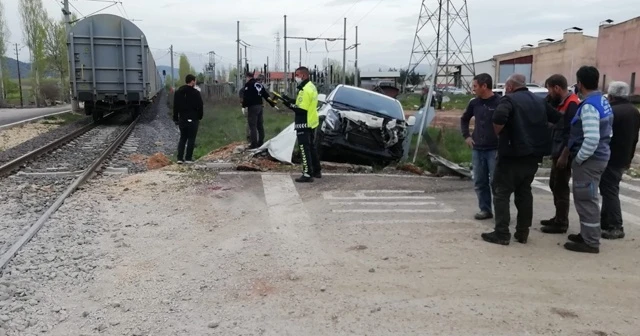 Hemzemin geçitte feci kaza: 5 yaralı