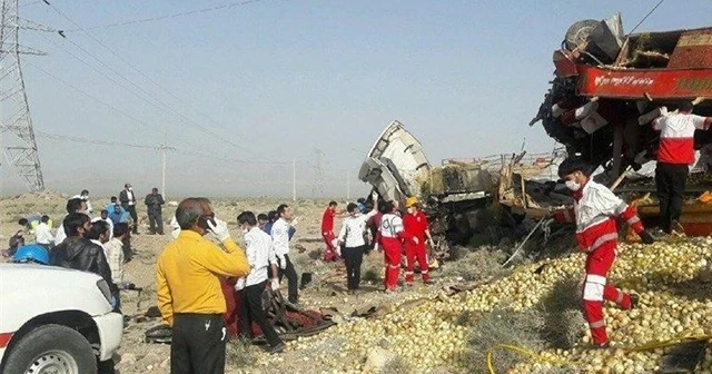 İran'daki feci kazada 12 kişi hayatını kaybetti