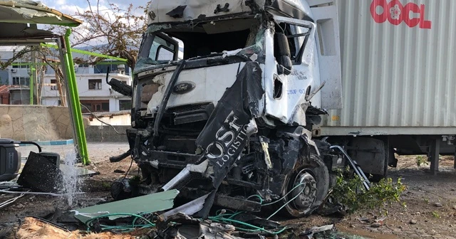 İskenderun&#039;da feci kaza: 5 ölü, 23 yaralı