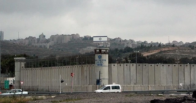 İsrail, Filistinli mahkumları "maske yerine çoraplarıyla" korunmaya zorluyor