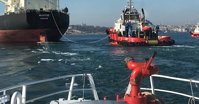 İstanbul Boğazı&#039;nda makina arızası yapan tanker kurtarıldı