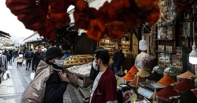 İstanbul'da sokağa çıkma kısıtlaması öncesi alışveriş yoğunluğu