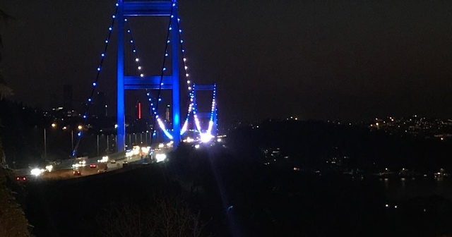 İstanbul&#039;daki iki köprü, Türk Polis Teşkilatının 175. yılı kapsamında mavi-beyaz renkleriyle aydınlatıldı